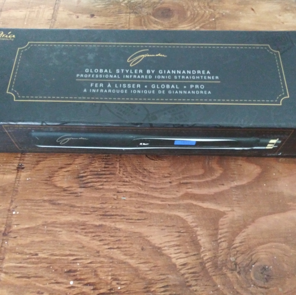 Aria hair straightener